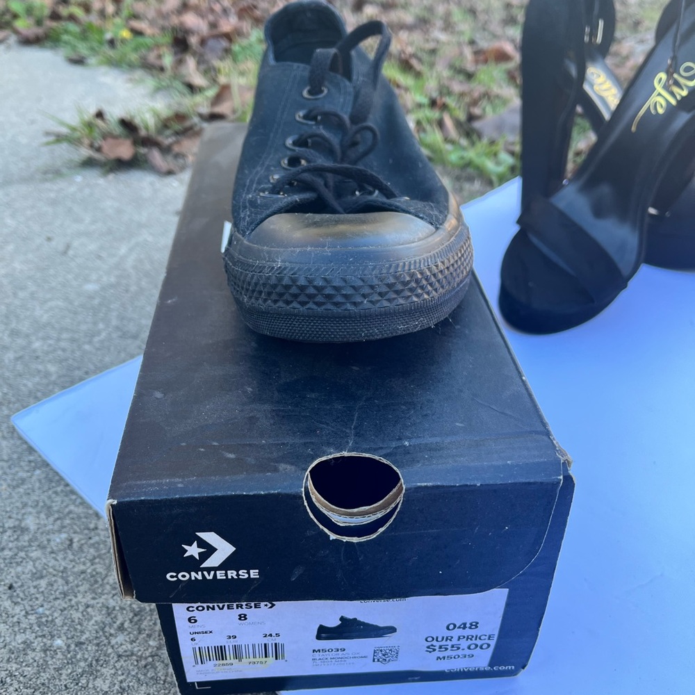 All Black Converse Low Cut Size 8 Women’s